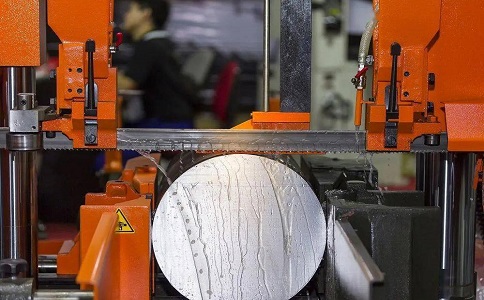 徐闻立式金属带锯床切削出现跑带故障解决方法！